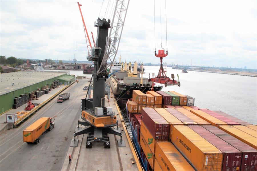 Правительство отложило вопрос о снижении зарплат членов правлений портов