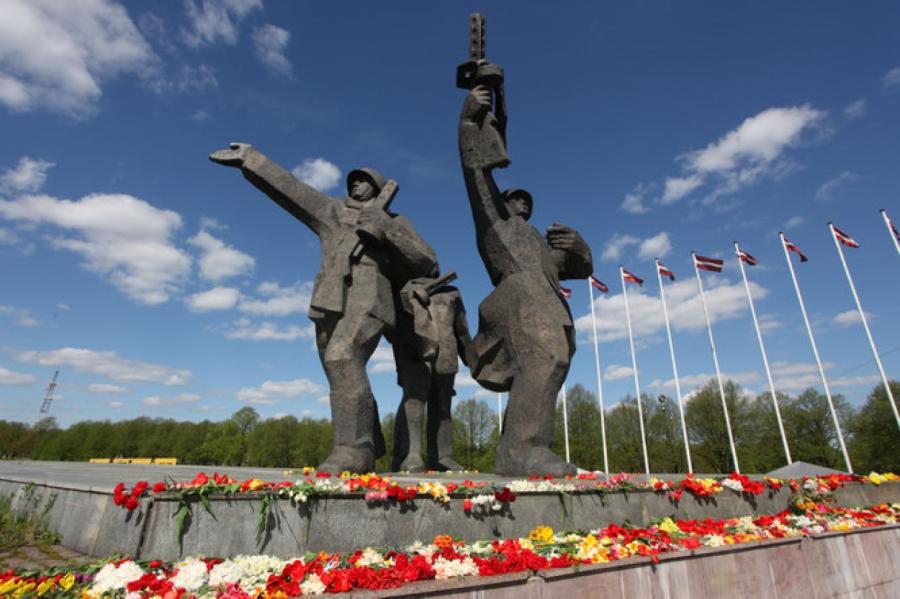 Россия отреагировала на решение Сейма о сносе памятника Освободителям в Риге