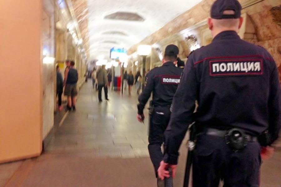 В Москве полицейские вернули пассажиру забытый в метро пакет с деньгами!