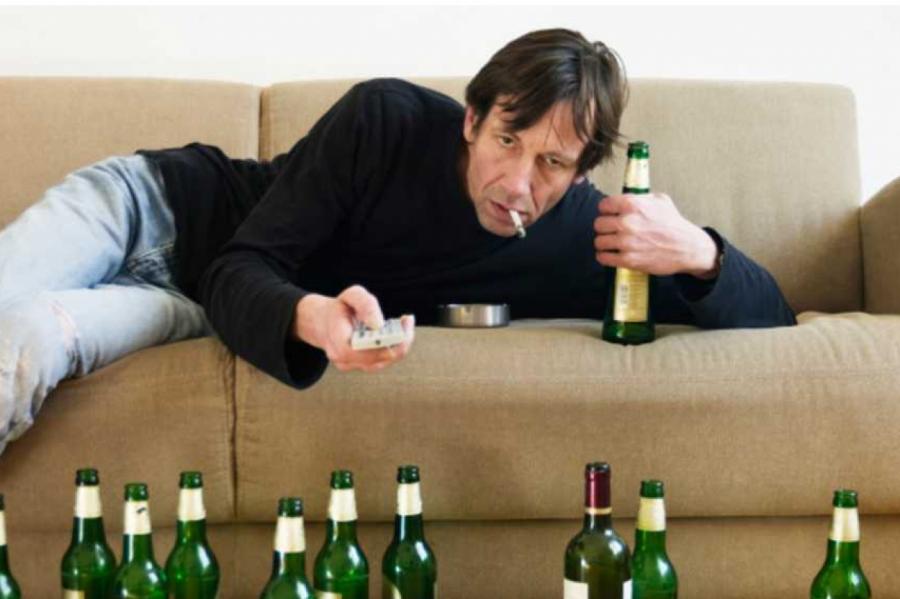 Кончайте пить! Врачи против снижения акциза на алкоголь в Латвии