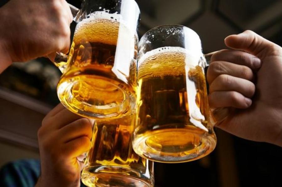 Опрос: в Латвии почти половина населения не пьёт пиво