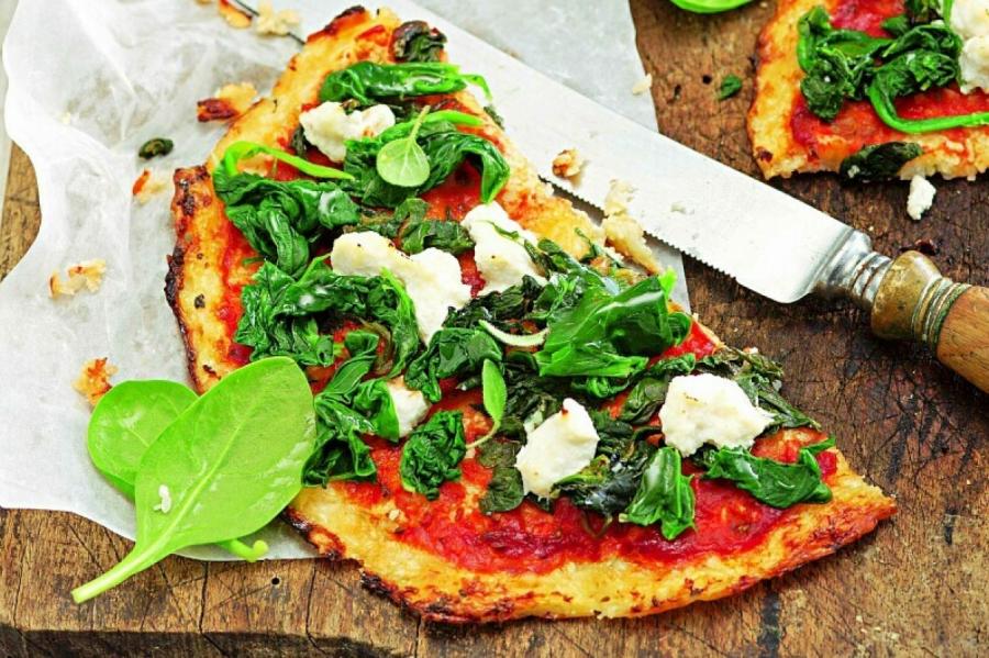 Не сорваться с диеты: рецепт пиццы на лепешке из цветной капусты