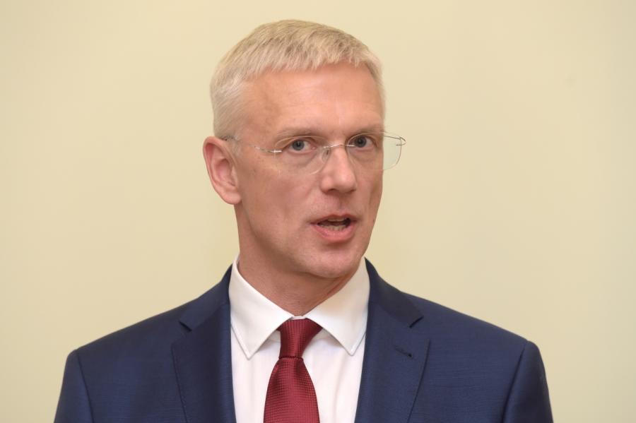 Премьер ждет объяснений министра по поводу увольнения совета ’’Latvenergo’’