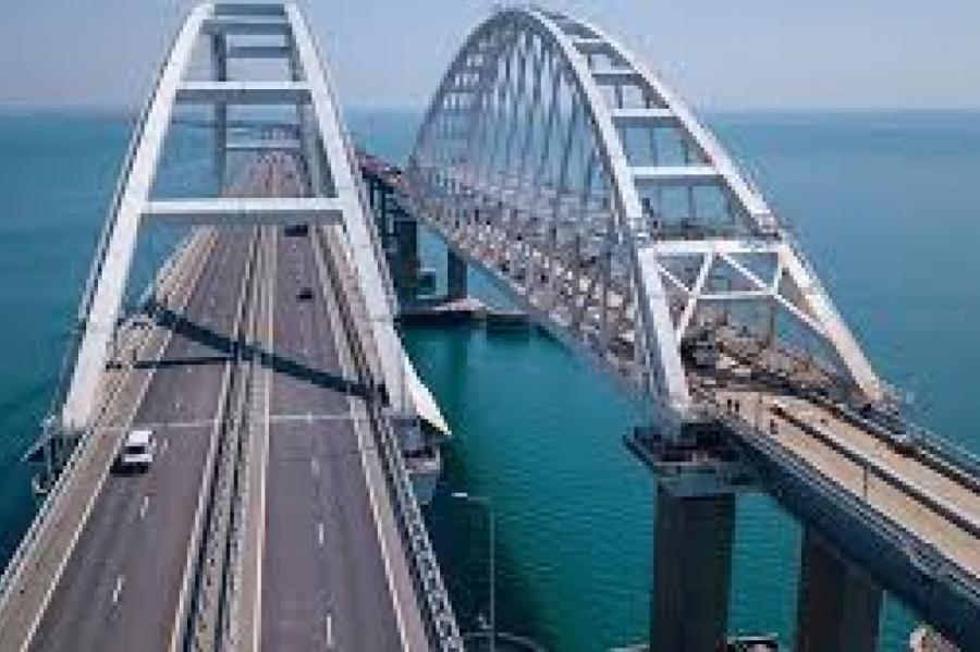 Атакуют? Военные США окружили Крымский мост