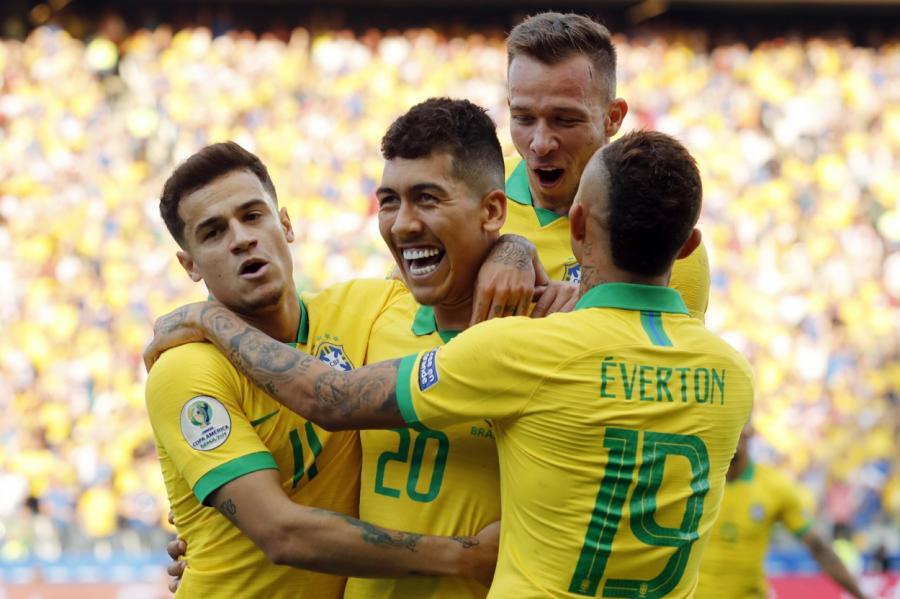 Бразилия обыграла Аргентину в полуфинале Кубка Америки