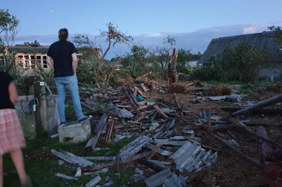 Семья из Балвского края, чей дом был разрушен смерчем, просит помощи
