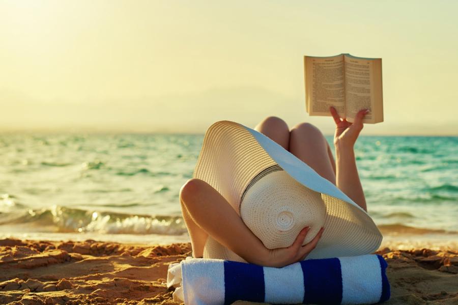 5 книг, которые стоит взять с собой в отпуск на пляж