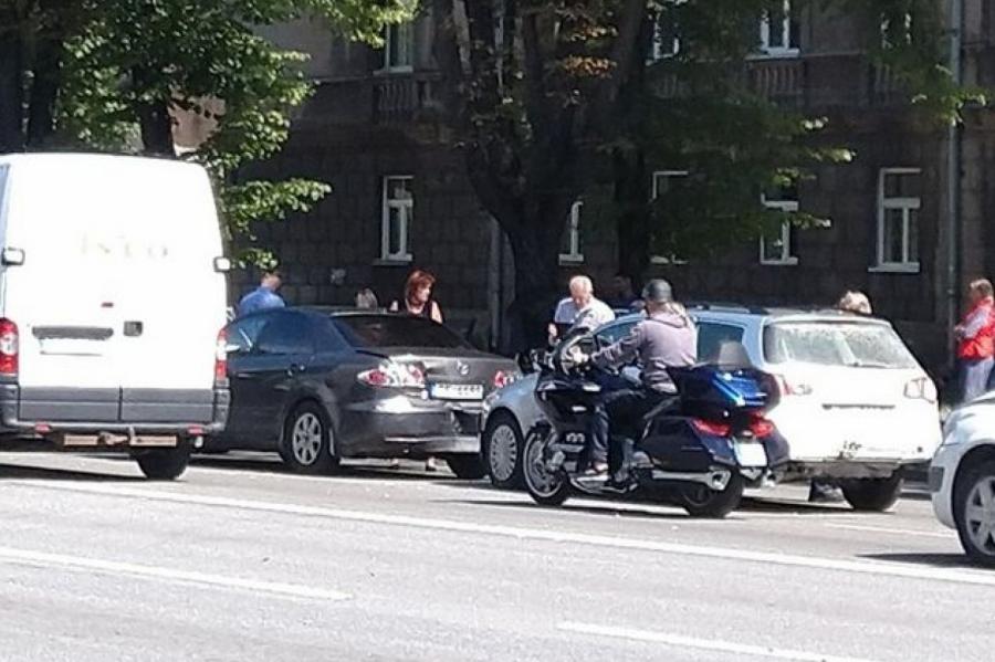 ФОТО: в центре Риги произошло ДТП с участием 7 автомобилей