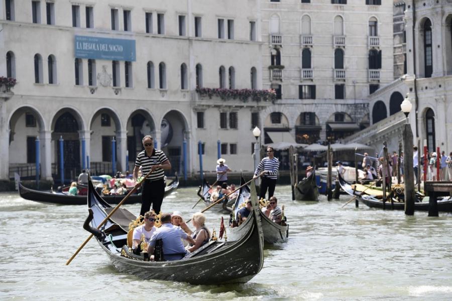 Венеция отложила введение взносов за посещение города