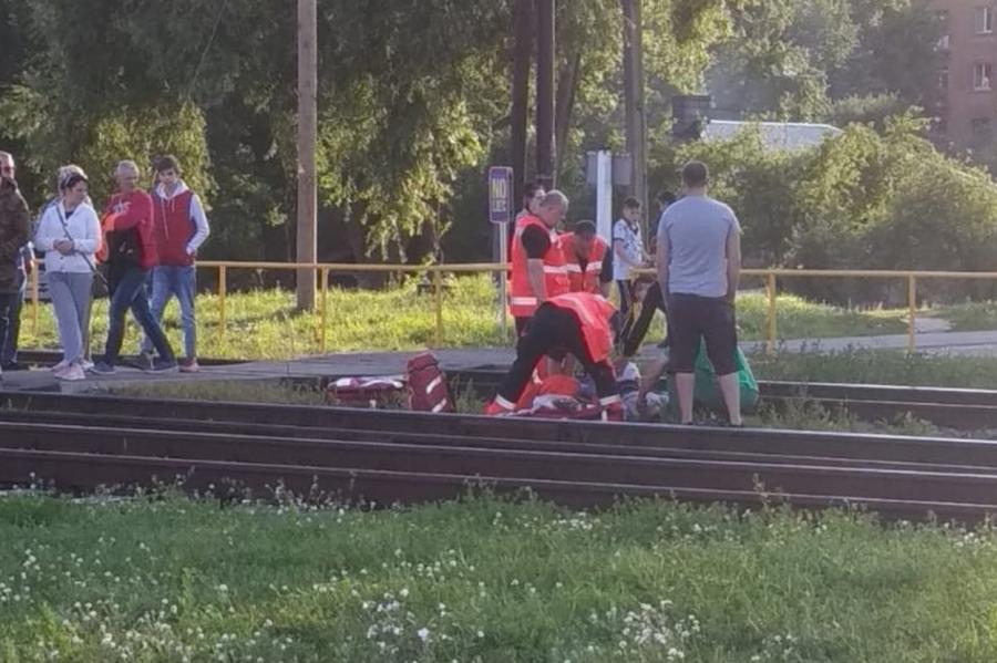 Мужчина попал под поезд на железнодорожном переходе в Риге