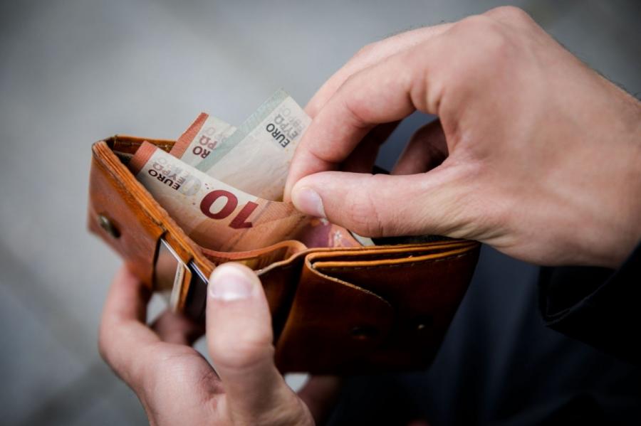 Коалиция одобряет: «минималка» в Латвии может возрасти до 500 евро