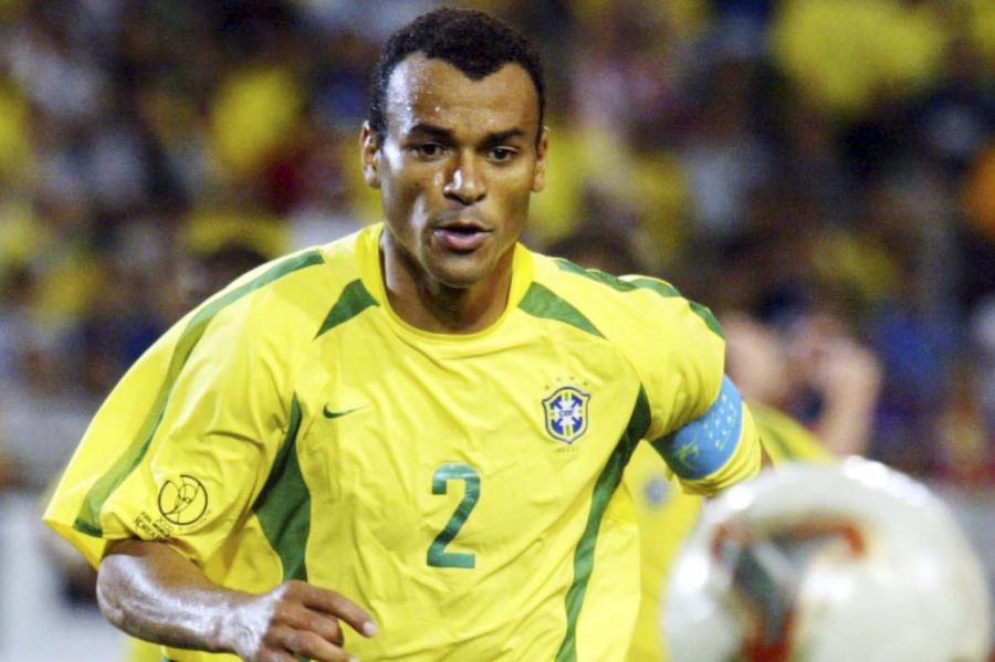 Легендарный футболист сборной Бразилии влез в многомиллионные долги
