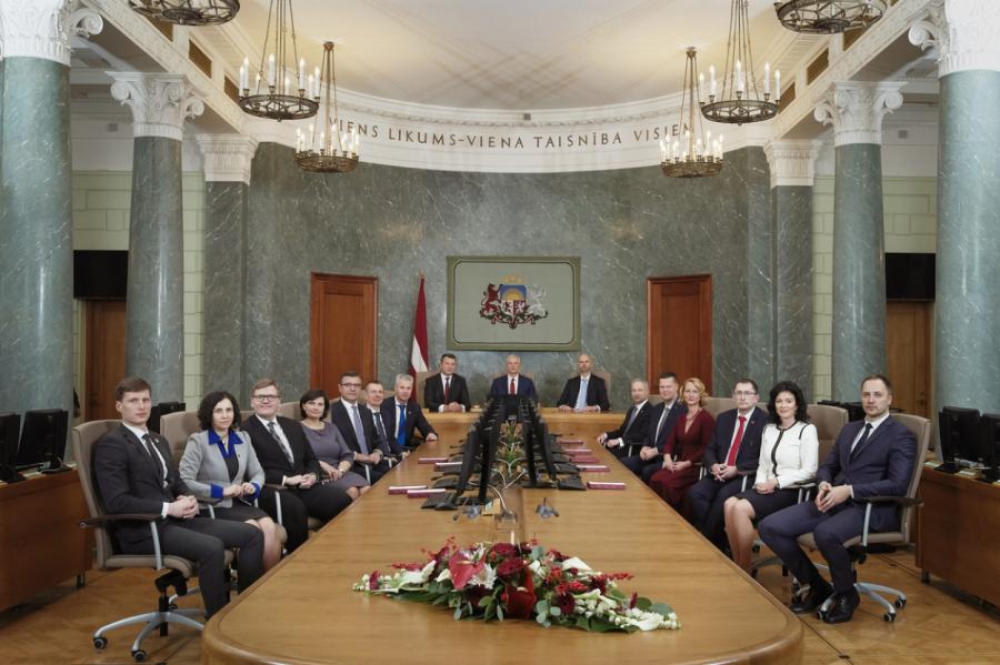 Впервые в истории Латвии правительство ушло отдыхать в полном составе