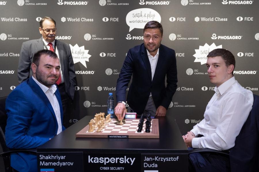 Известные в Латвии персоны приняли участие в престижном шахматном Гран-при