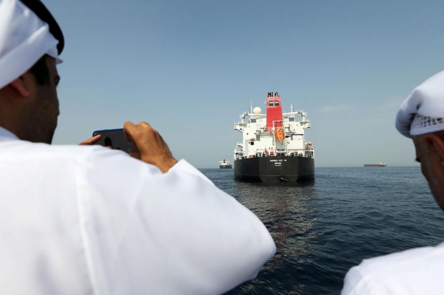 Иран отпустил девять членов экипажа с задержанного танкера