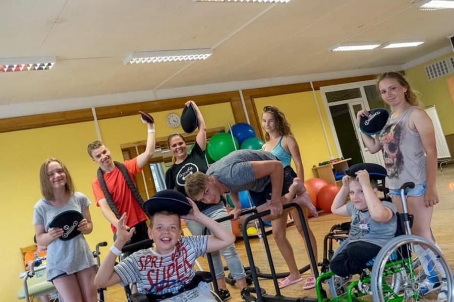 Открытие спортивного лагеря для юных паралимпийцев в байкер — мото стиле