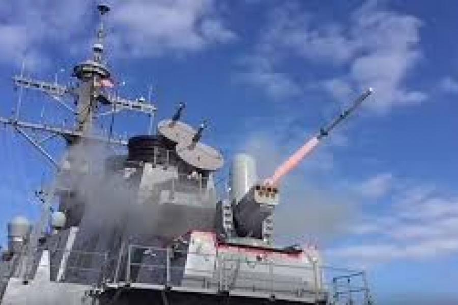 Растёт напряжение: российский сторожевик гоняется за эсминцем США в Чёрном море