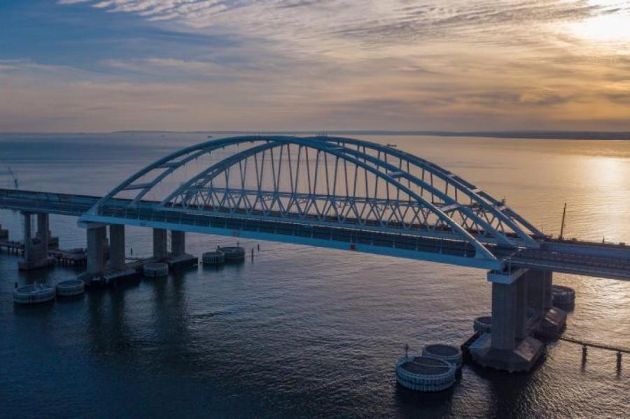 Призывают к бдительности: Крымский мост облюбовали мошенники