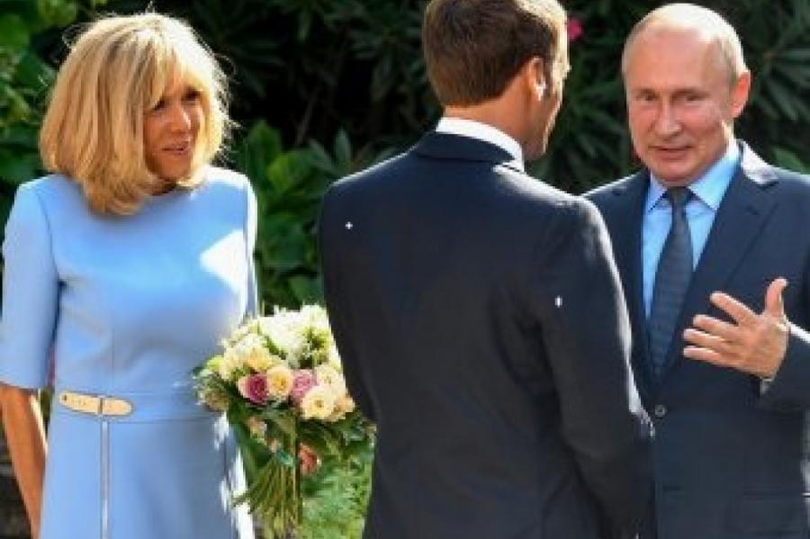 Макрон причинил боль жене, повредившей плечо веслом, на глазах у Путина