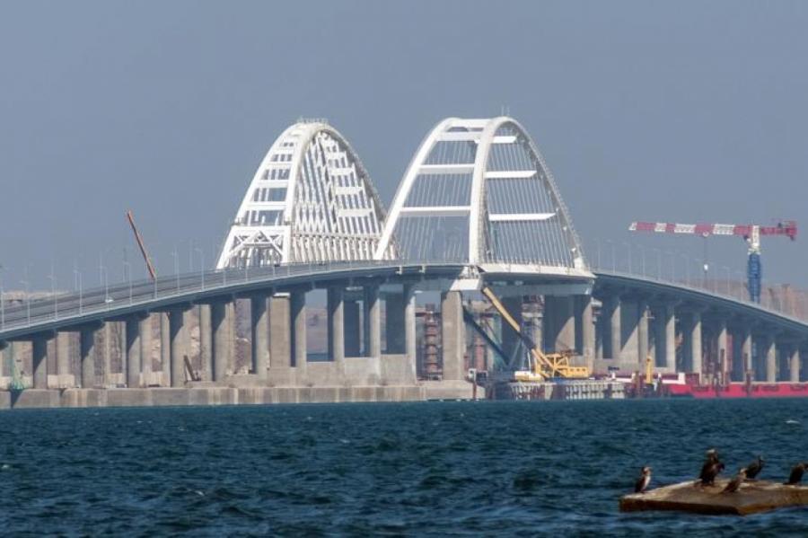 Крымский мост превратил море в суп (ВИДЕО)