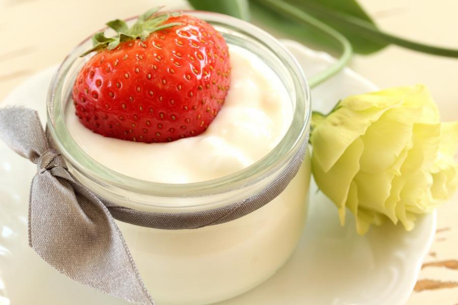 Греческий йогурт: почему он лучше обычного и с чем его едят