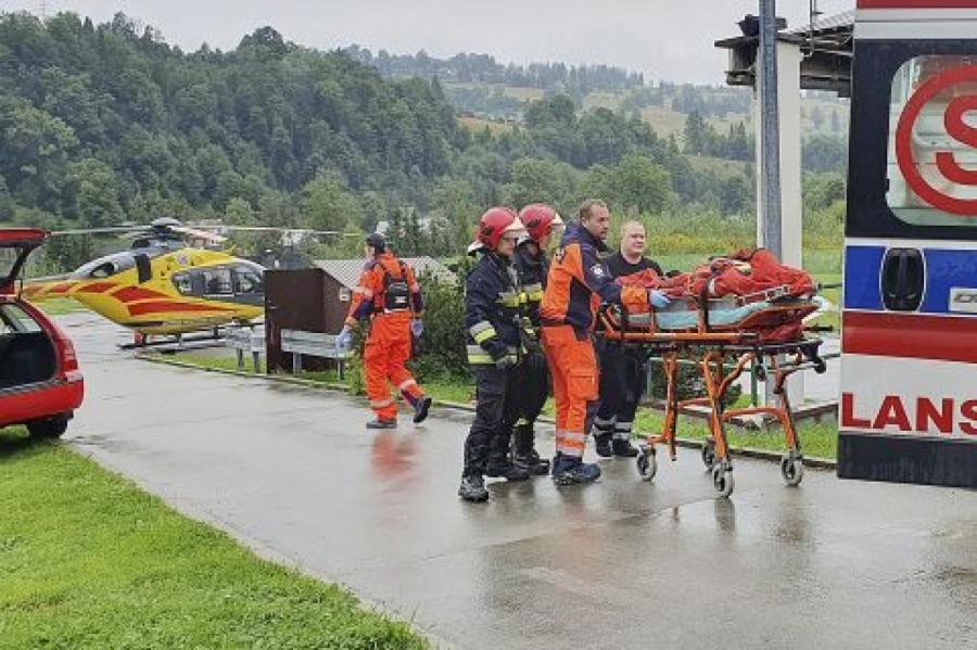 Молния попала в группу туристов в Польше; трое погибших, десятки раненых