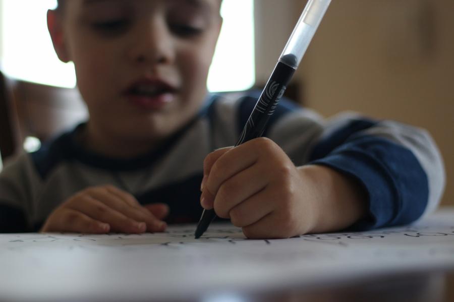 Что делать, если ребенок пишет с ошибками: 10 полезных советов