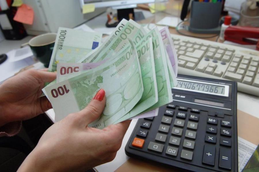 Где в Латвии платят соцвзнос за работника 7 тыс евро. А это треть зарплаты