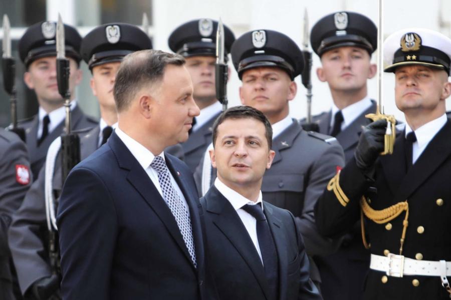 Зеленский предложил Дуде мемориал примирения на границе Украины и Польши