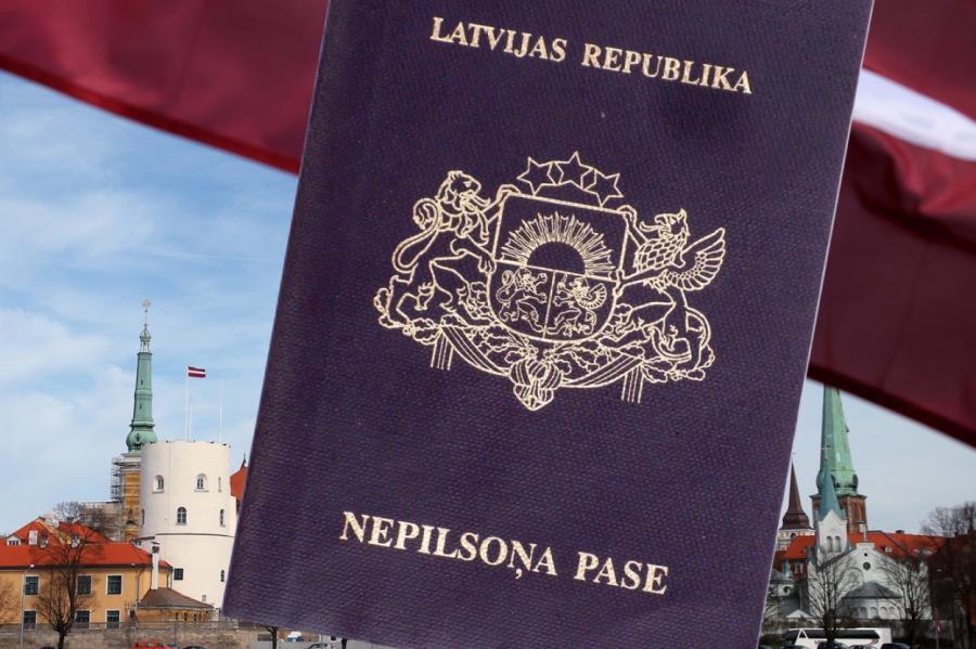 Четверть века без гражданства: неграждане Латвии отмечают юбилей