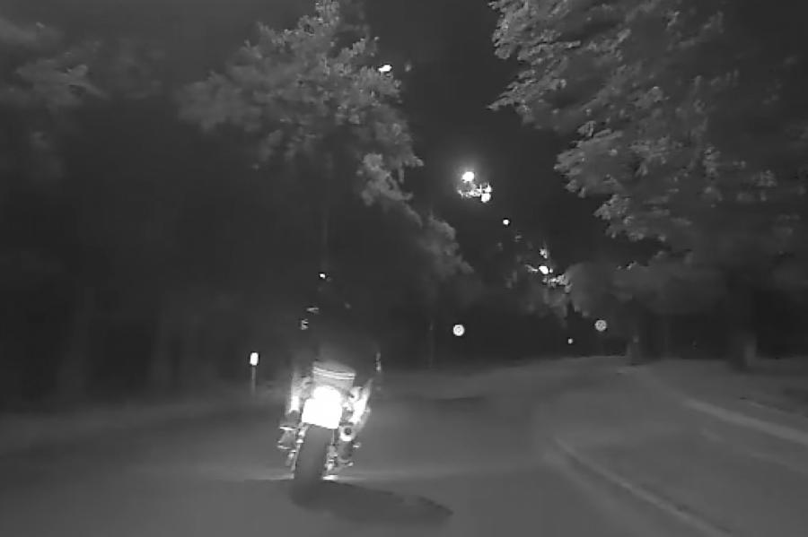 Пьяный мотоциклист с пассажиром пытался сбежать от полиции на скорости 216 км/ч