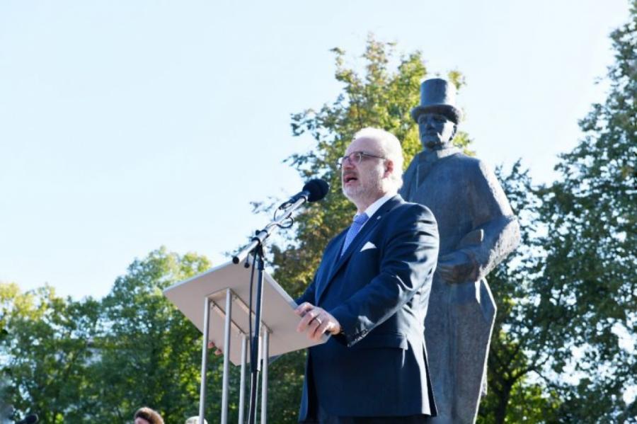 Эталон латвийского политика: Латвия отмечает 160-летие Яниса Чаксте