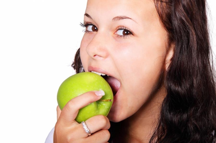 10 способов избавиться от неприятного запаха изо рта