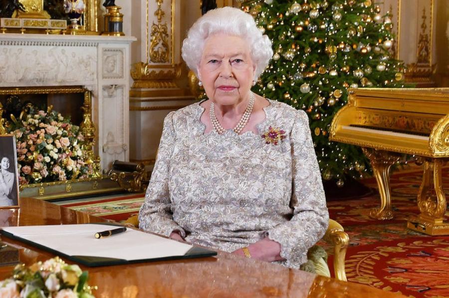 Королева Британии осталась без бара из-за пьянства персонала Букингемского дворца