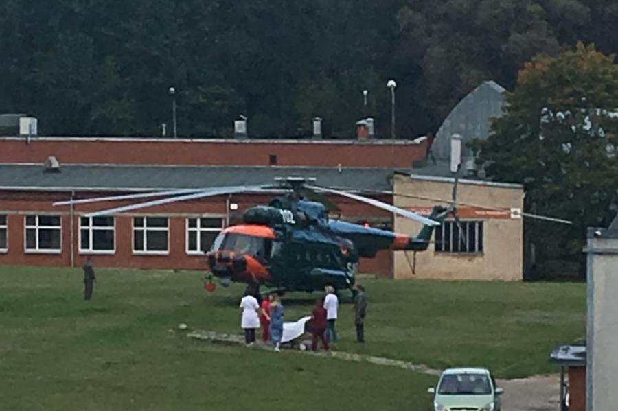 В Видезмскую больницу на вертолете был доставлен спасенный на болотах мужчина
