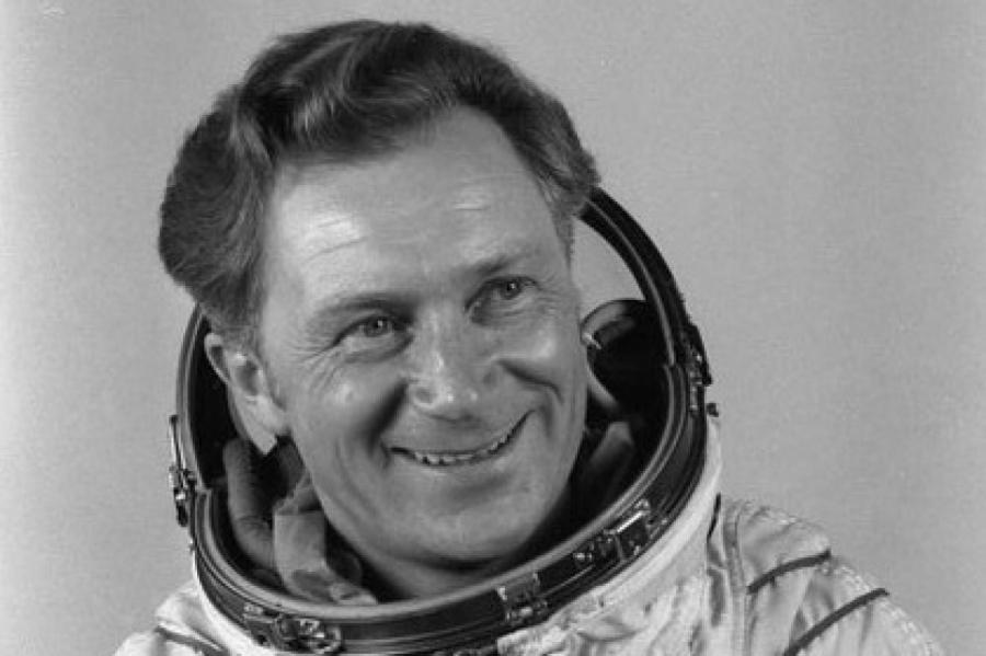 Умер первый немецкий космонавт