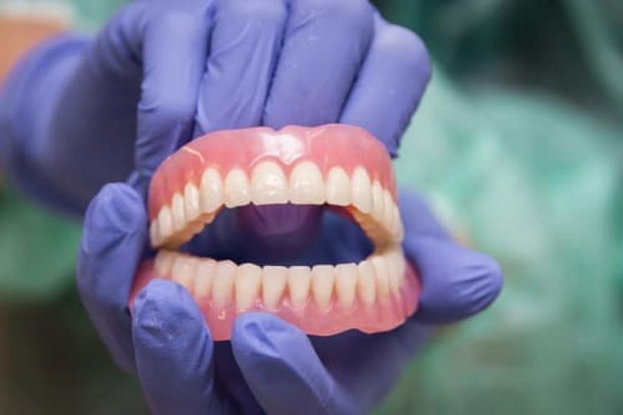 Прощай, вставная челюсть. Ученые придумали альтернативу зубным имплантатам
