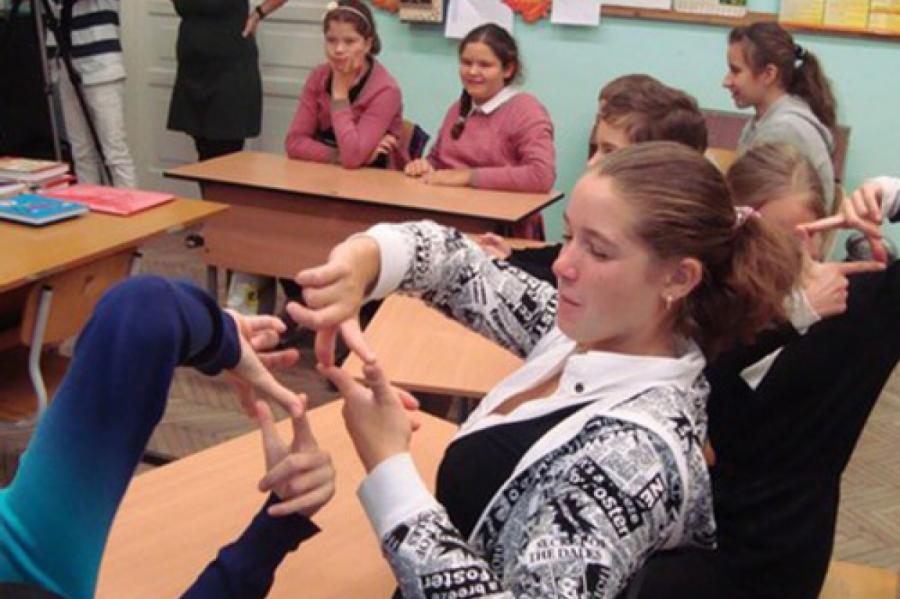 Правительство решает вопрос разработки учебных пособий для глухих