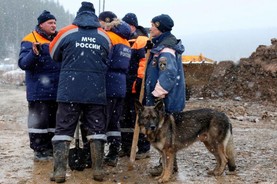 Возобновлены поисково-спасательные работы на месте прорыва дамбы в Красноярском крае