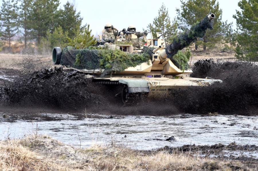 Американские танки привезли в Литву послание для России
