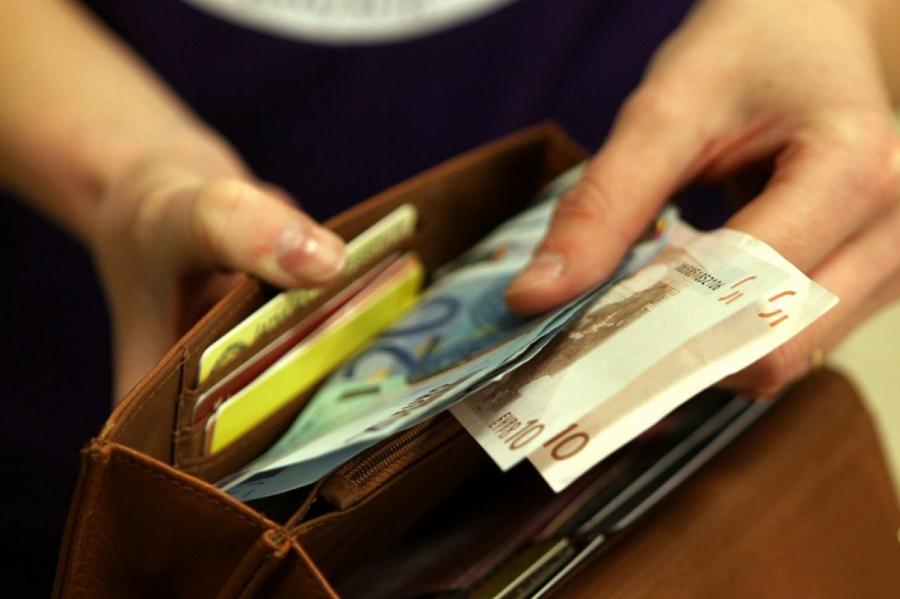 Эксперты рассказали, насколько в этом году в Латвии вырастут зарплаты