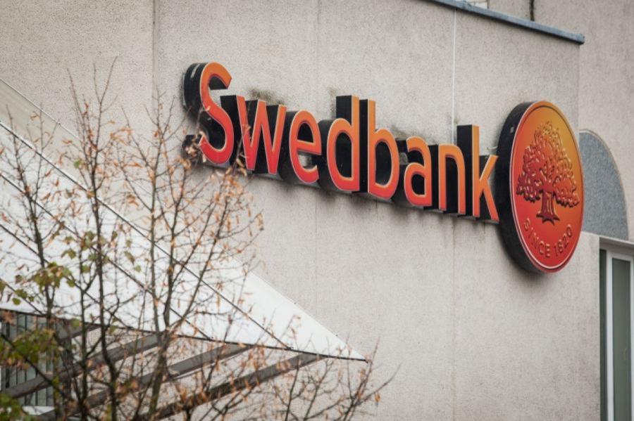 Караул, в Swedbank кончились деньги! Банк: оснований для паники нет (дополнено)