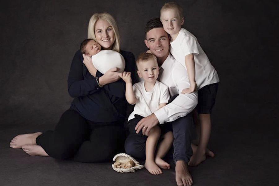 Папа троих детей описал «легкий» день своей жены