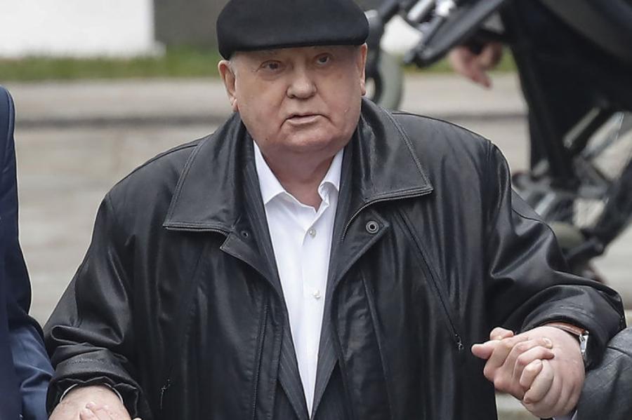 Горбачев осудил Запад за присвоение победы в холодной войне