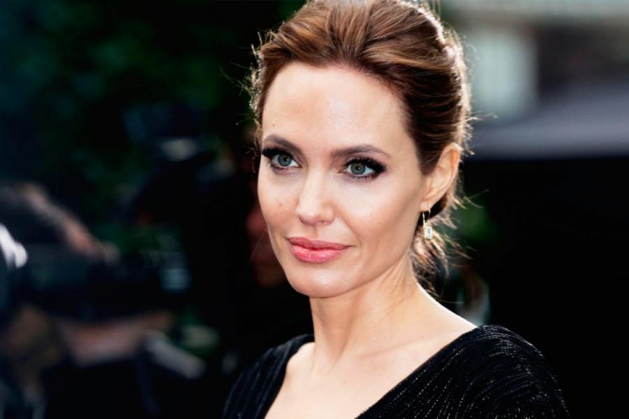 Анджелина Джоли: "Сейчас я должна жить там, где хочет жить отец моих детей"