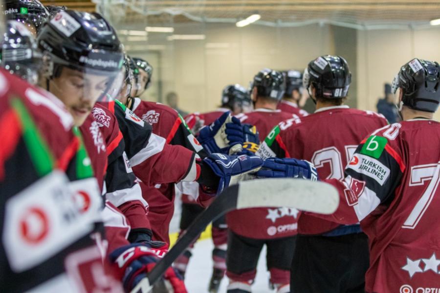 Победив в финале Украину, Латвия стала чемпионом на Балтийском турнире по хоккею