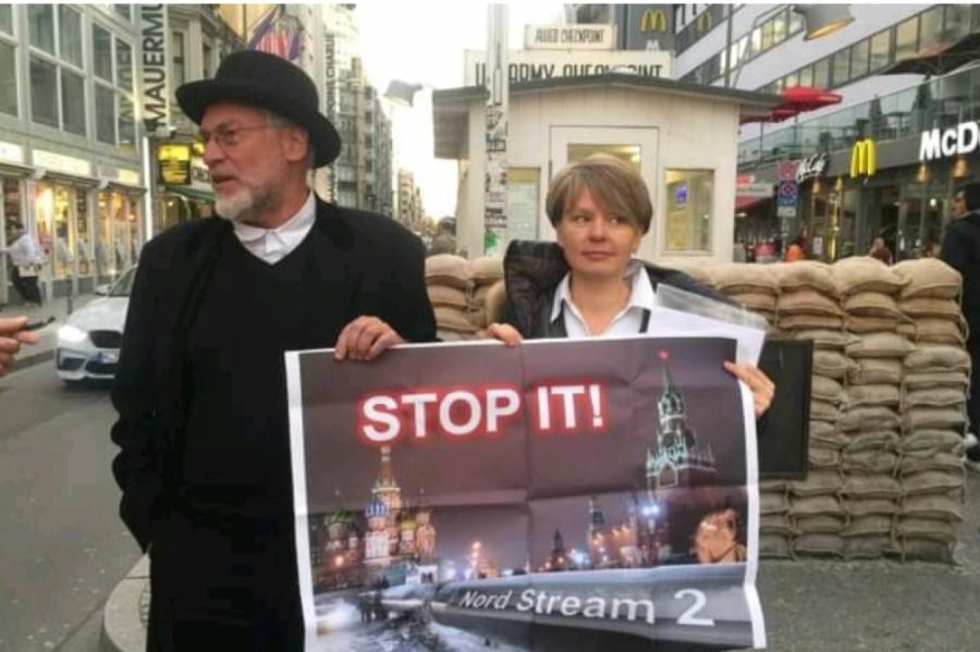 Артемий Троицкий устроил в Берлине пикет против «Северного потока-2»