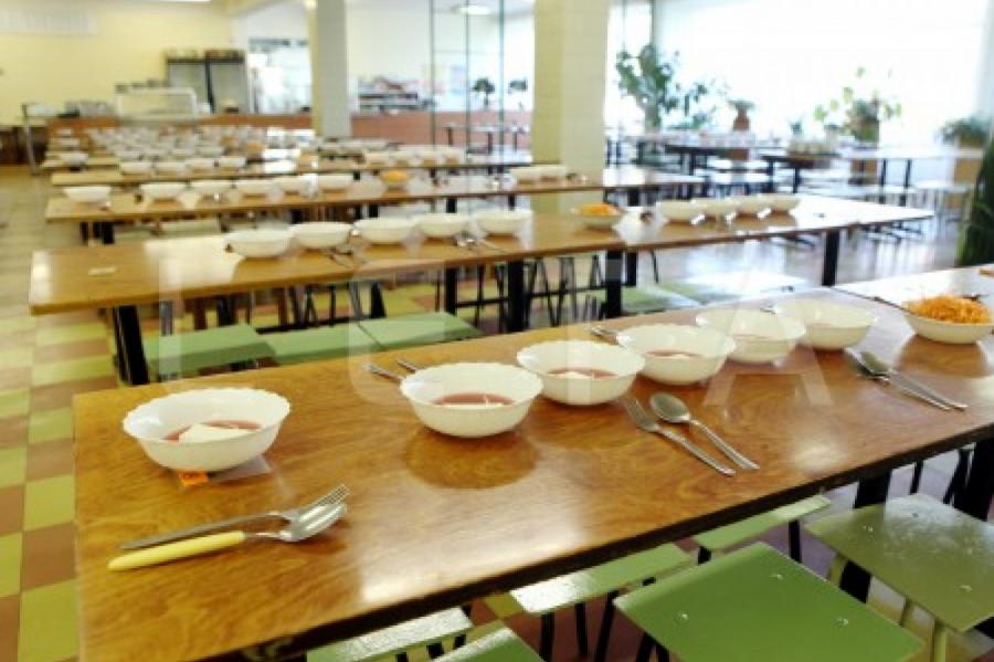 Самоуправления должны будут участвовать в финансировании школьных обедов