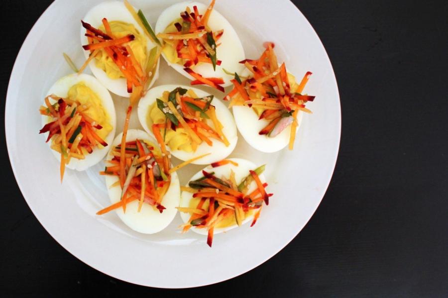 Дьявольские яйца: 7 начинок для популярной закуски