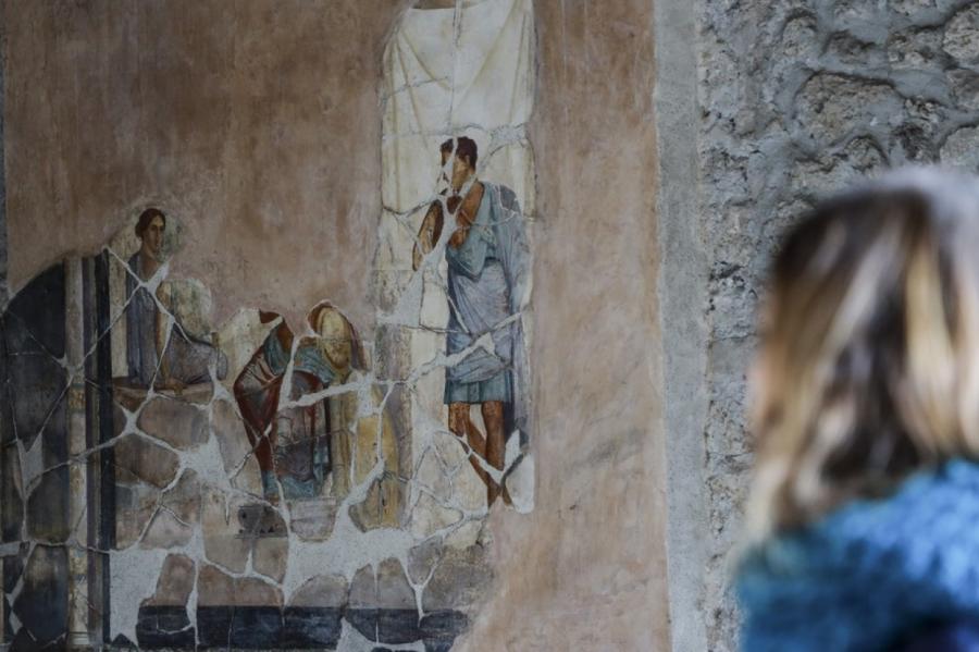 Дом с эротической фреской открылся для туристов в Помпеях
